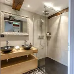 Chateau De La Rive Bed & Breakfast Cruet