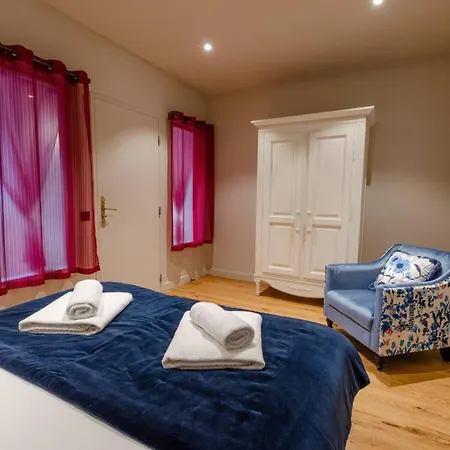 Chateau De La Rive Bed & Breakfast Cruet