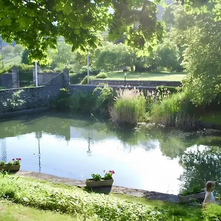 Chateau De La Rive Bed & Breakfast 3*