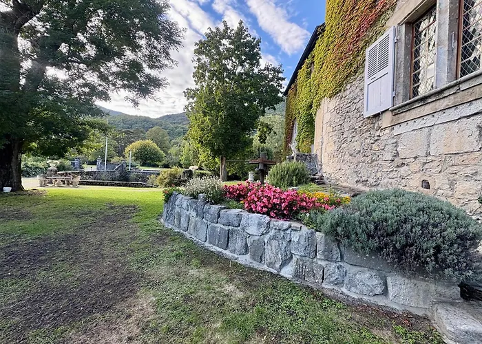 Chateau De La Rive Bed and breakfast